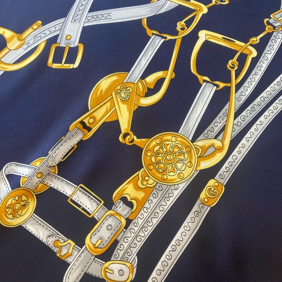 Classic equestrian scarf. Made in Italy. - Picture 9 of 11